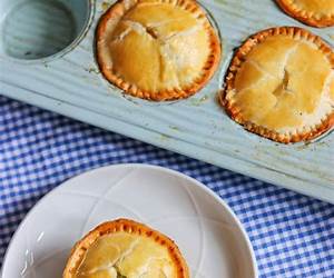 35 Ways To Make Pot Pie?: 35 Delicious Pot Pie Recipes For ALL Meatloverz! Plus: 5 BONUS Filling Easy-to-Make Lite Salads (Simple Yet Delicious Book 2)