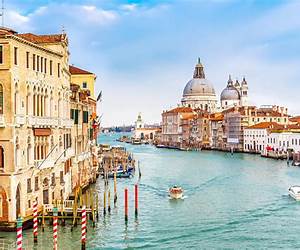Amazing Cities : Adult Coloring Books Of Cityscapes Around The World Amazing Cities : Adult Coloring Books Of Cityscapes Around The World