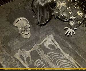 Archaeologists and the Dead Archaeologists and the Dead