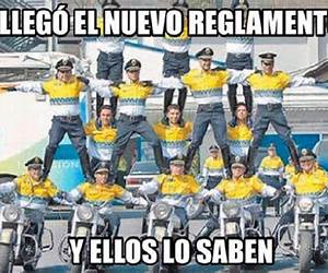 Comprende el nuevo reglamento de tránsito ¡Con Memes!: Todos los secretos e información sobre modificaciones y multas que quieres saber (Spanish Edition)