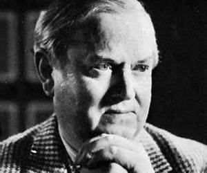 Evelyn Waugh: A Life Revisited Evelyn Waugh: A Life Revisited