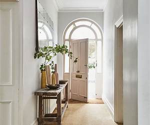 Hallway AUTHOR Puti Andiyani Hallway AUTHOR Puti Andiyani