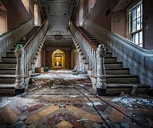 Haunted Places: Chilling Paranormal and Supernatural Ghost Stories from Around the World Haunted Places: Chilling Paranormal and Supernatural Ghost Stories from Around the World