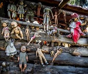 Island of the Dolls (World's Scariest Places) Island of the Dolls (World's Scariest Places)