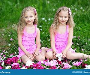 Les petites filles Les petites filles