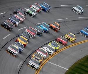 NASCAR's Greatest Race: The 1992 Hooters 500 NASCAR's Greatest Race: The 1992 Hooters 500