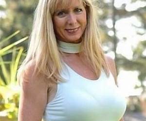 Nude Mature Milfs: Sexy Naked Older Women Nude Mature Milfs: Sexy Naked Older Women