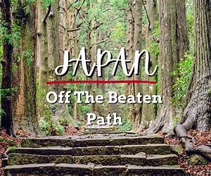 Off the Beaten Path (Sugarcreek Amish Mysteries, #6)